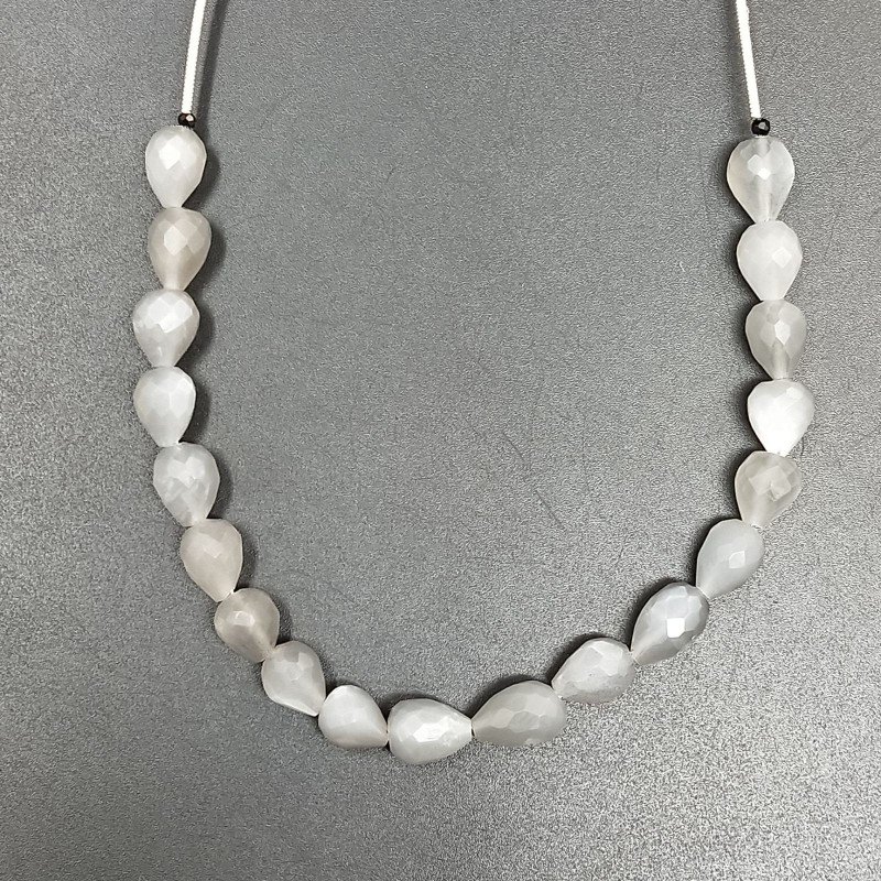 Pietra Di Luna Grigia Naturale in Perline Forma Goccia Tondo Sfaccettato a Mano Foro Passante