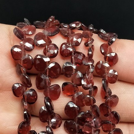 Granato Rosso Naturale Perline Forma Cuore Piatto Sfaccettato a Mano Foro Laterale