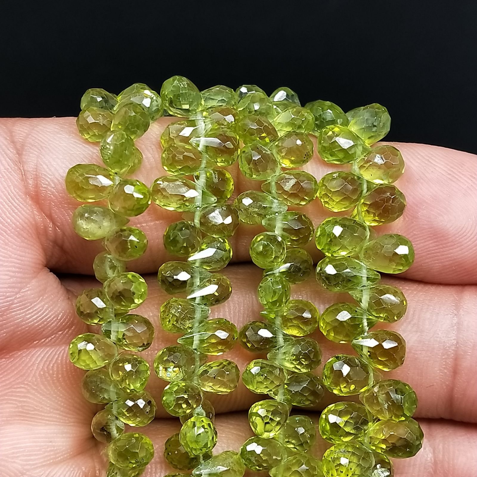 Peridotto Naturale in Perline Forma Goccia Tondo Sfaccettato a Mano Foro Laterale