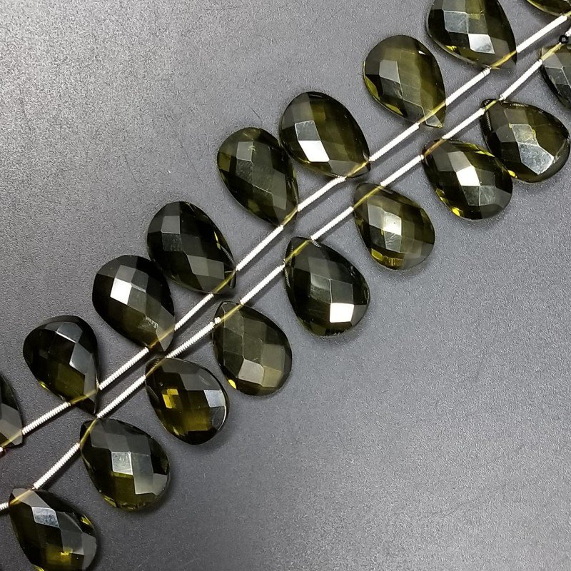 Peridoto Idrotermale in Perline Forma Goccia Piatto Sfaccettato a Mano Foro Laterale