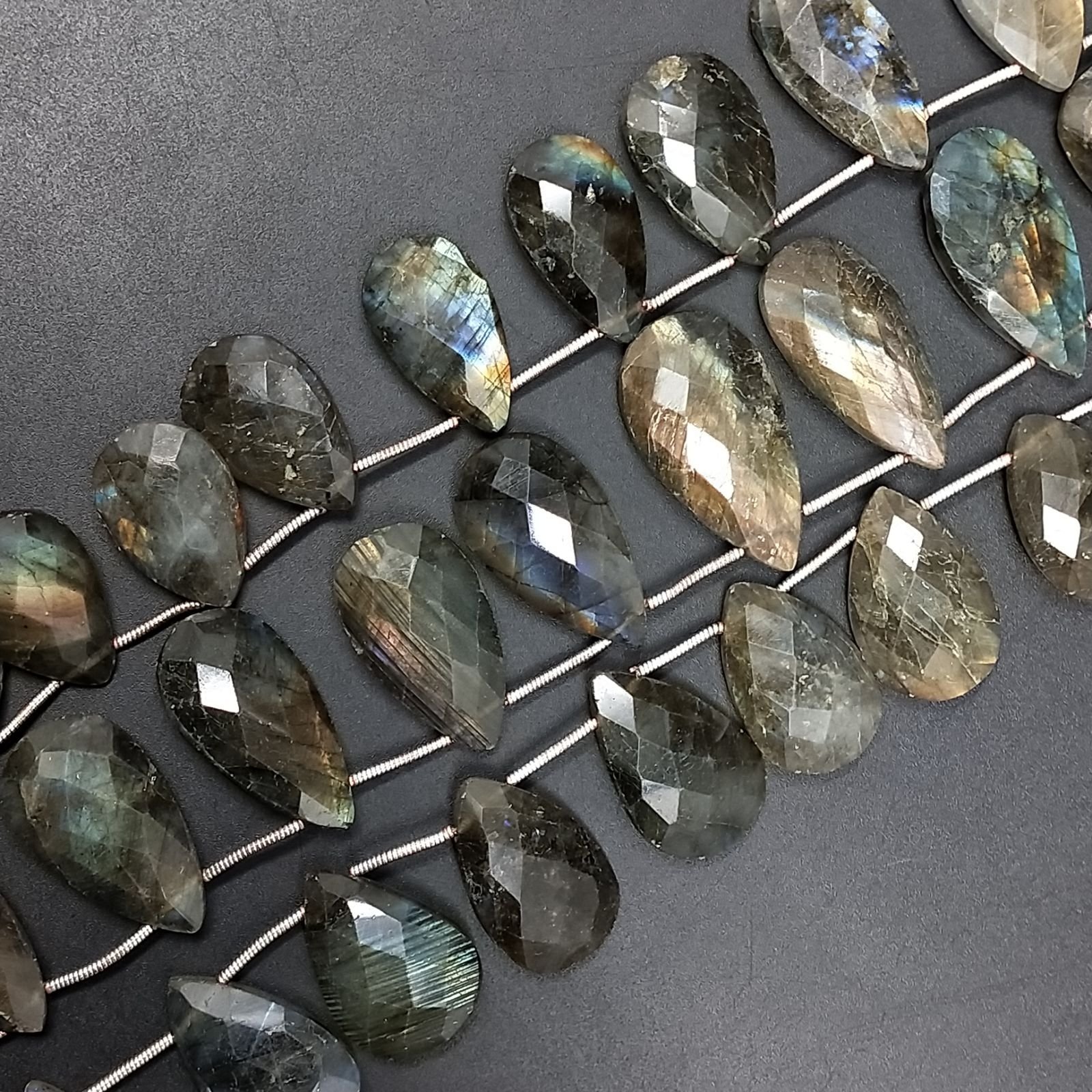 Labradorite Naturale in Perline Forma Goccia Piatto Sfaccettato a Mano Foro Laterale 10-24X20-36mm