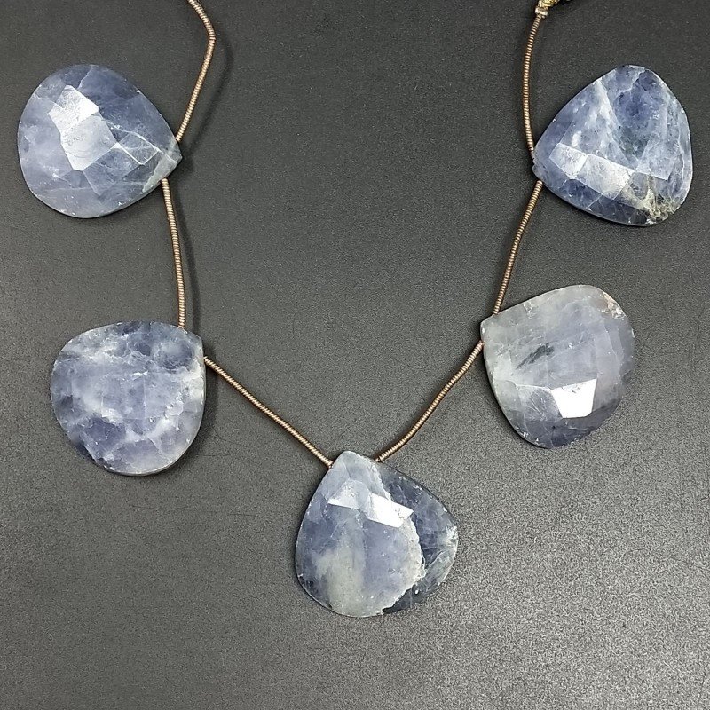 Iolite Grezzo Naturale in Perline Forma Cuore Piatto Sfaccettato a Mano Foro Laterale