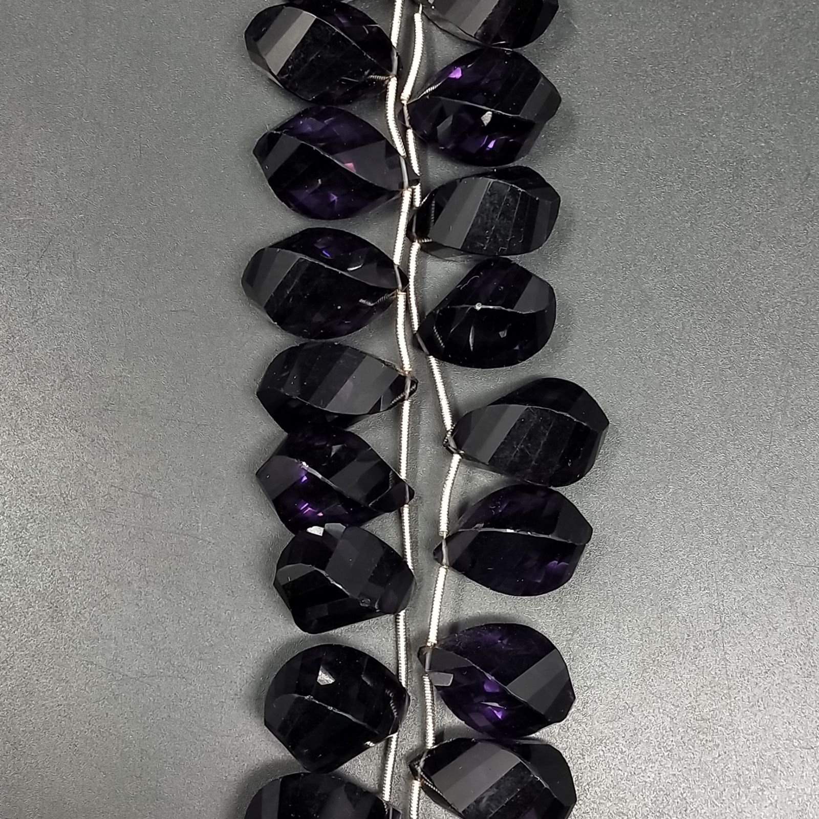 Ametista Idrotermale in Perline Forma Goccia Twist Sfaccettato a Mano Foro Laterale 10X20mm