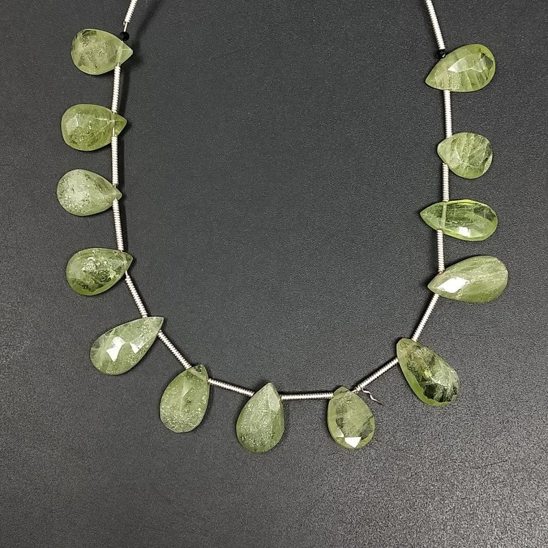 Zaffiro Verde Naturale in Perline Forma Goccia Piatto Sfaccettato a Mano Foro Laterale