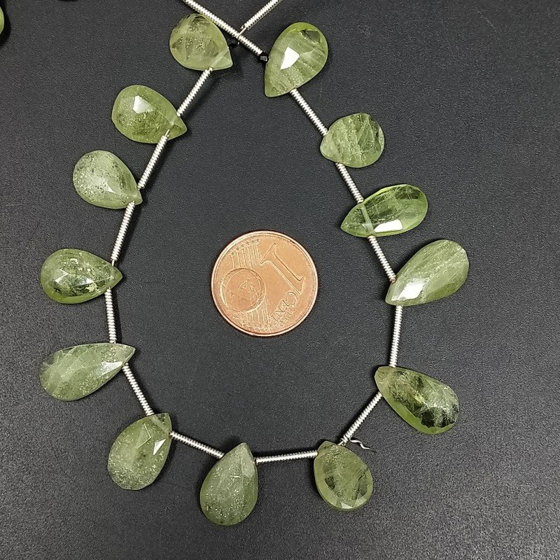 Zaffiro Verde Naturale in Perline Forma Goccia Piatto Sfaccettato a Mano Foro Laterale