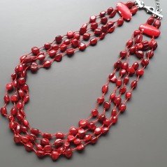 Collana girocollo madreperla rossa a 4 fili sassi lisci annodato
