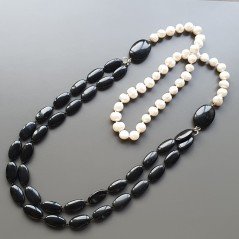 Collane agata nera ovale liscio 13x17 mm annodato con perle di fiume acqua dolce