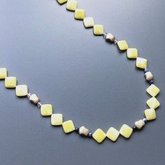 Collana giada limone quadrato foro diagonale liscio 20 mm con pietre dure miste e argemto indiano dorato annodato