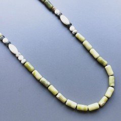 Collana giada oliva cilindro liscio 8x15 mm con pietre dure miste annodato