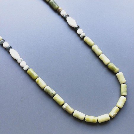 Collana giada oliva cilindro liscio 8x15 mm con pietre dure miste annodato