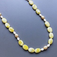 Collana giada limone ovale piatto liscia 12x16mm con pietre miste e argento indiano dorato annodato