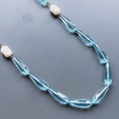 Collana cristallo acquamarina gocce sfac 10x29 mm con perle di fiume annodato e centrale a rosario