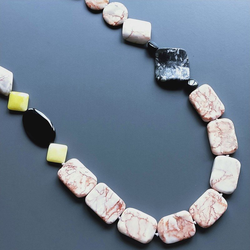 Collana diaspro picasso rosa e nero mix ovale liscio con diaspro rosa multiforme e centrali pietre miste annodato