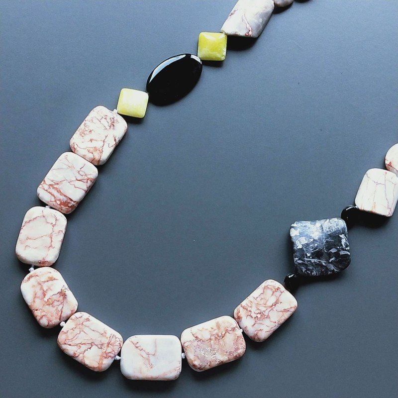 Collana diaspro picasso rosa e nero mix ovale liscio con diaspro rosa multiforme e centrali pietre miste annodato