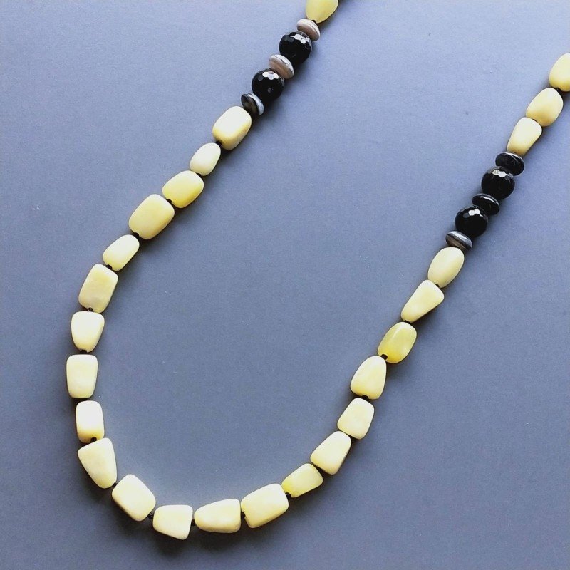 Collana giada oliva sassi lisci con pietre dure miste annodato