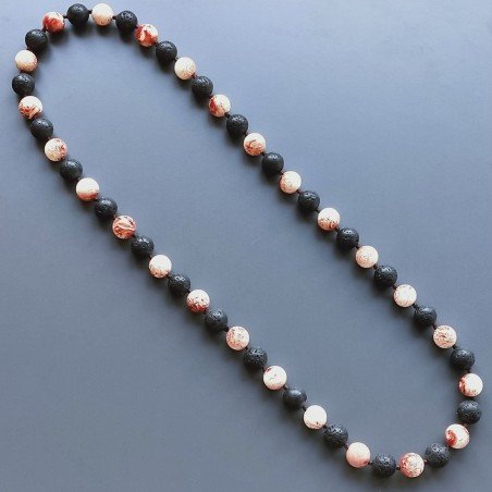 Collana pietra lavica sferica con resina ambra rosso sferico annodato