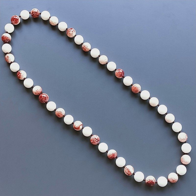 Collana Annodato di Agata Bianca Tondo Sfaccetato e Resina Ambra Rosso Tondo Liscio 14mm Collana Annodato di Agata Bianca Tondo Sfaccetato e Resina Ambra Rosso Tondo Liscio 14mm