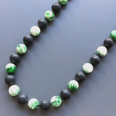 Collana pietra lavica sferica con resina ambra verde sferico 15mm annodato