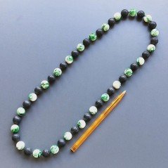 Collana pietra lavica sferica con resina ambra verde sferico 15mm annodato