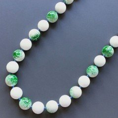 Collana Annodato di Agata Bianca Tondo Sfaccetato e Resina Ambra Verde Tondo Liscio 15mm