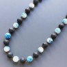 Collana pietra lavica sferica con resina ambra blu sferico liscio 14 mm annodato