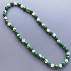 Collana radice di smeraldo sferica sfac con resina ambra verde sferico liscio 14 mm annodato