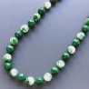 Collana radice di smeraldo sferica sfac con resina ambra verde sferico liscio 14 mm annodato
