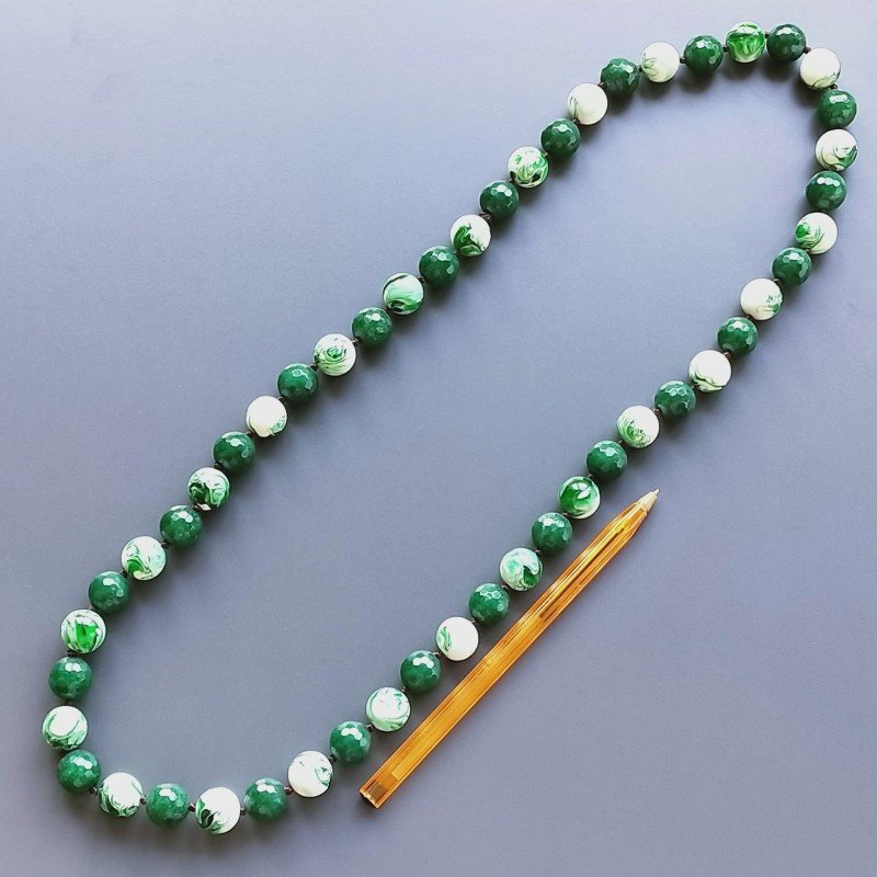 Collana radice di smeraldo sferica sfac con resina ambra verde sferico liscio 14 mm annodato