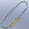 Collana giada naturale cilindro liscio 5x13 e radice di smeraldo cubetti liscio 11 mm annodato