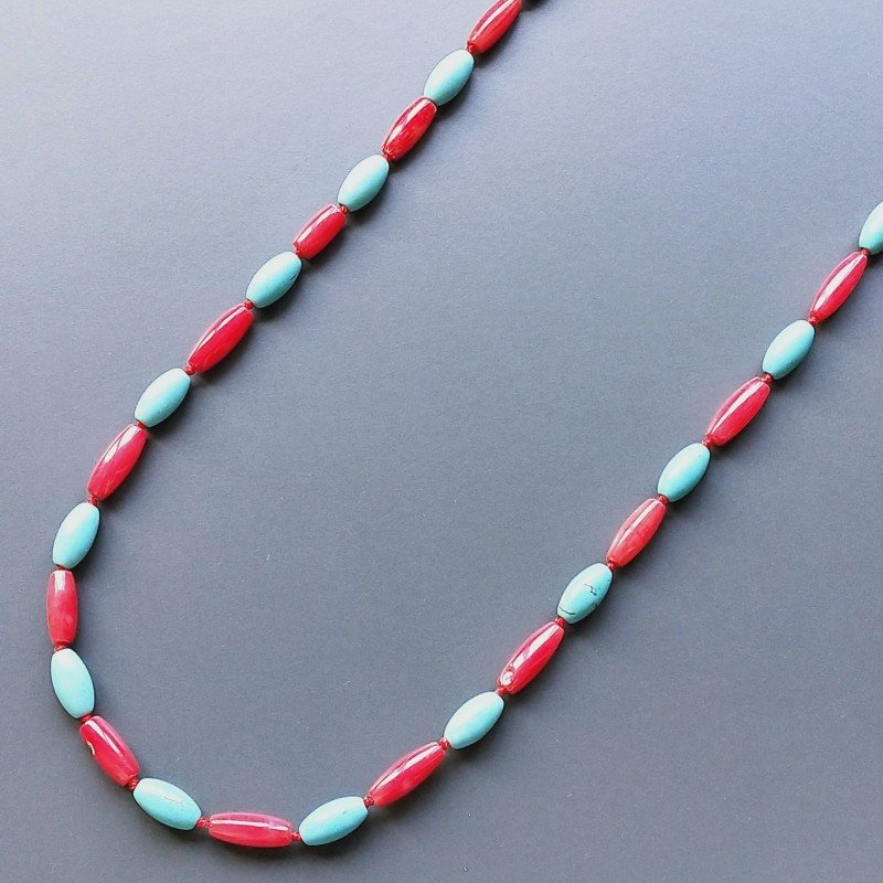 Collana pasta di turchese ovale liscio 6x12 e corallo di bamboo gocce liscio 5x14 mm annodato