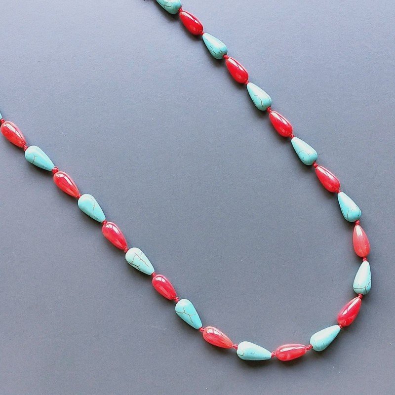 Collana pasta di turchese gocce liscio 7x13 mm e corallo bamboo gocce liscio 5x12 mm annodato Collana pasta di turchese gocce liscio 7x13 mm e corallo bamboo gocce liscio 5x12 mm annodato