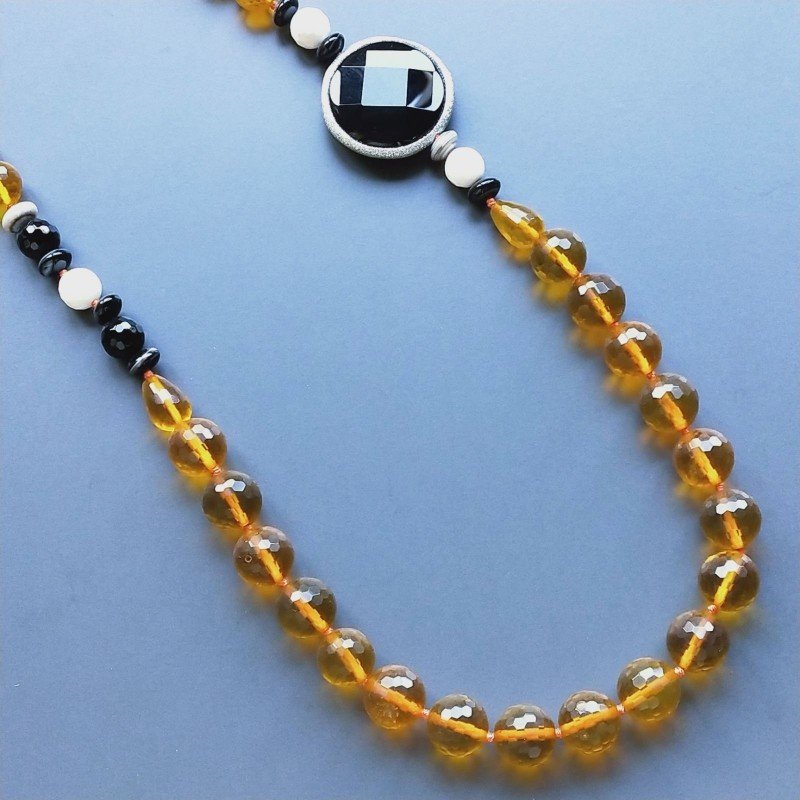 Collana cristallo ambra sferico sfac 12 mm occe sfacc 10x14 mme con pietre dure miste annodato
