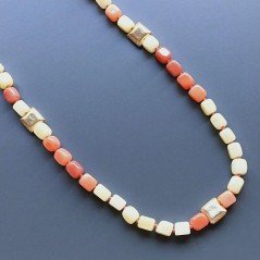 Collana giada gialla e arancio sassi lisci cubetti e agata verde sferico sfac 10 mm e argento indiano dorato annodato