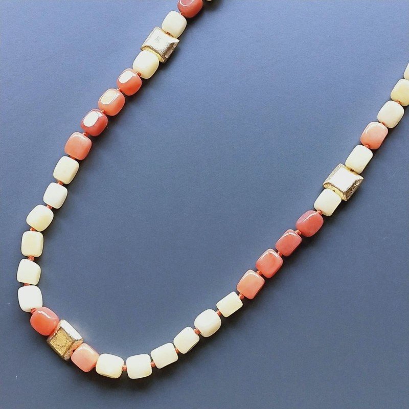 Collana giada gialla e arancio sassi lisci cubetti e agata verde sferico sfac 10 mm e argento indiano dorato annodato