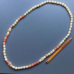 Collana giada gialla e arancio sassi lisci cubetti e agata verde sferico sfac 10 mm e argento indiano dorato annodato