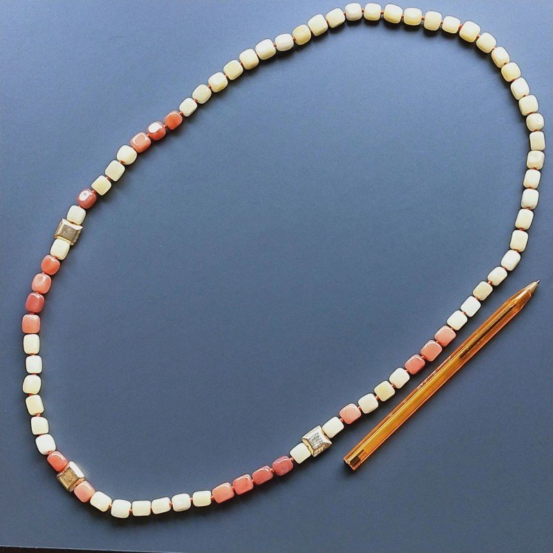 Collana giada gialla e arancio sassi lisci cubetti e agata verde sferico sfac 10 mm e argento indiano dorato annodato