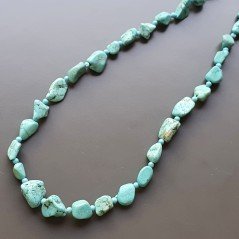 Collana girocollo pasta di turchese sassi irregolari infilato