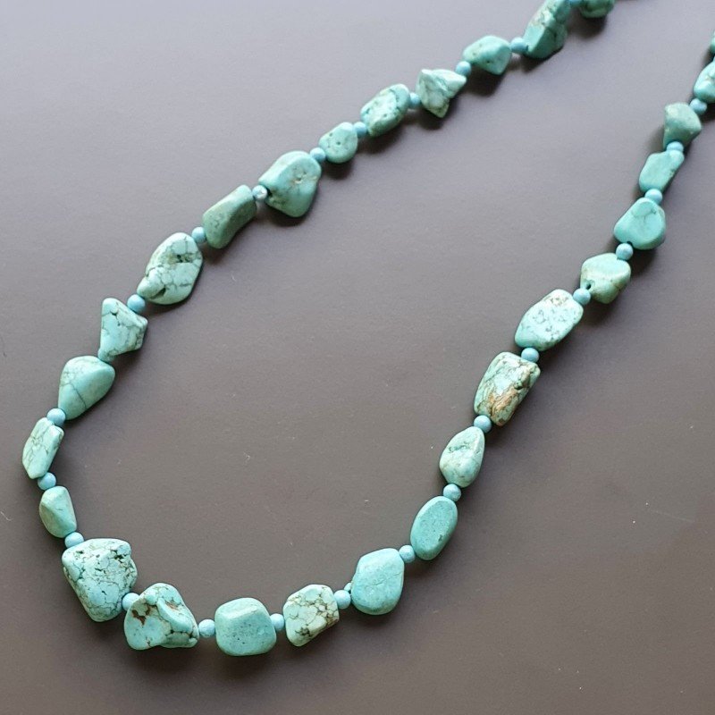 Collana girocollo pasta di turchese sassi irregolari infilato