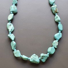 Collana girocollo pasta di turchese sassi irregolari infilato