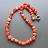 Collana girocollo corallo bambo arancione irregolare piatti annodato