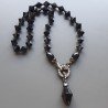 Collana girocollo cristallo rombo sfac di vari colori con pendente annodato