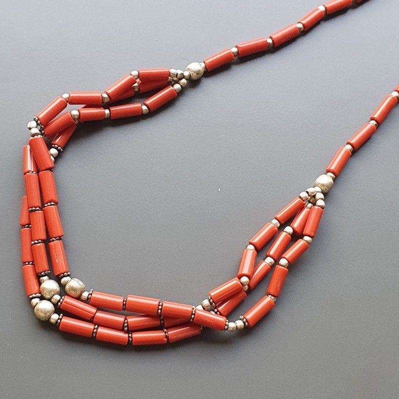 Collana girocollo corallo bambo tubetto con ottone argentato satinato liscio