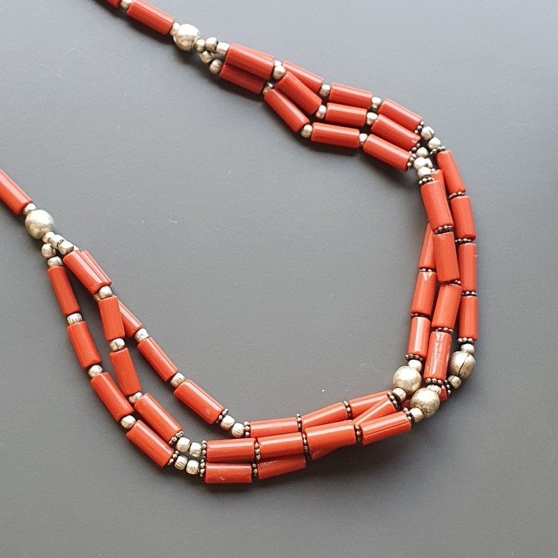 Collana girocollo corallo bambo tubetto con ottone argentato satinato liscio