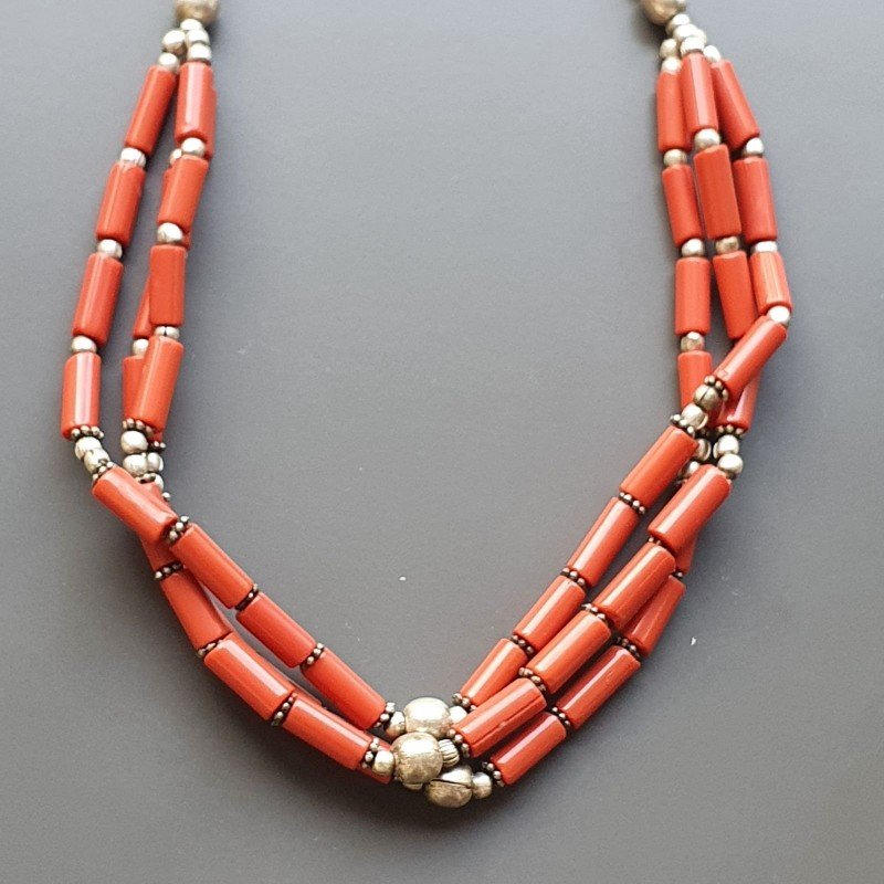 Collana girocollo corallo bambo tubetto con ottone argentato satinato liscio
