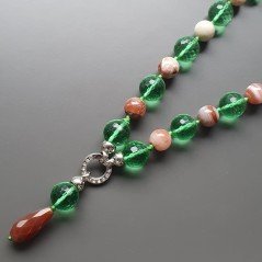 Collana girocollo cristallo verde sferico sfac 17 mm con pietre dure miste e pendente annodato