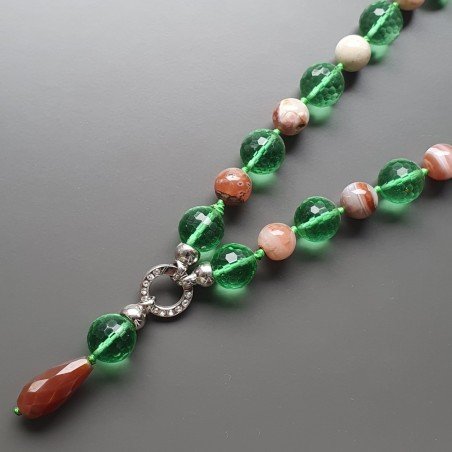 Collana girocollo cristallo verde sferico sfac 17 mm con pietre dure miste e pendente annodato