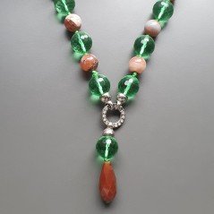 Collana girocollo cristallo verde sferico sfac 17 mm con pietre dure miste e pendente annodato