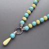 Collana girocollo pasta di turchese sferico sfac 15mm con rondelle di giada oliva annodato con pietre miste e pendente