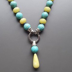 Collana girocollo pasta di turchese sferico sfac 15mm con rondelle di giada oliva annodato con pietre miste e pendente