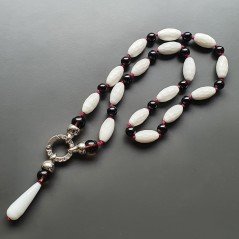 Collana girocollo pietre dure miste tonde 8-10 mm con ciondolo annodato